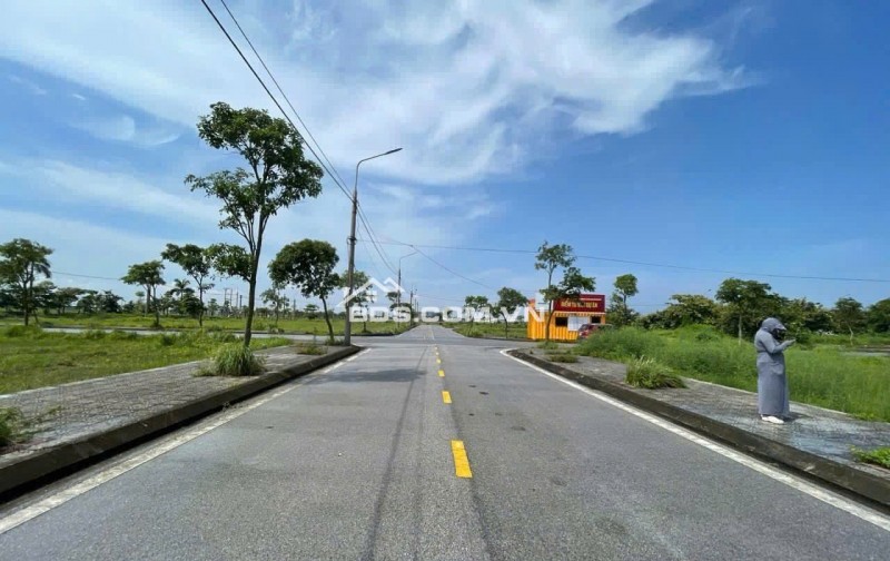 Cần bán lô đất 100m2 đường 20m trục chính từ KCN về THỊ TRẤN TIỀN HẢI , Giá chỉ 2,2x tỷ
