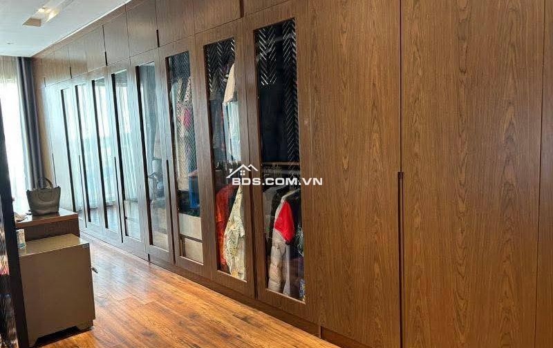 Nhà Đẹp Ô TÔ Vào Nhà, Đường Láng 121m, 5 tầng, mt 7.5m, giá 44 tỷ.