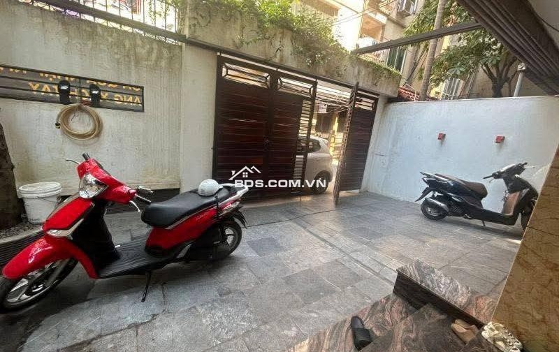 Nhà Đẹp Ô TÔ Vào Nhà, Đường Láng 121m, 5 tầng, mt 7.5m, giá 44 tỷ