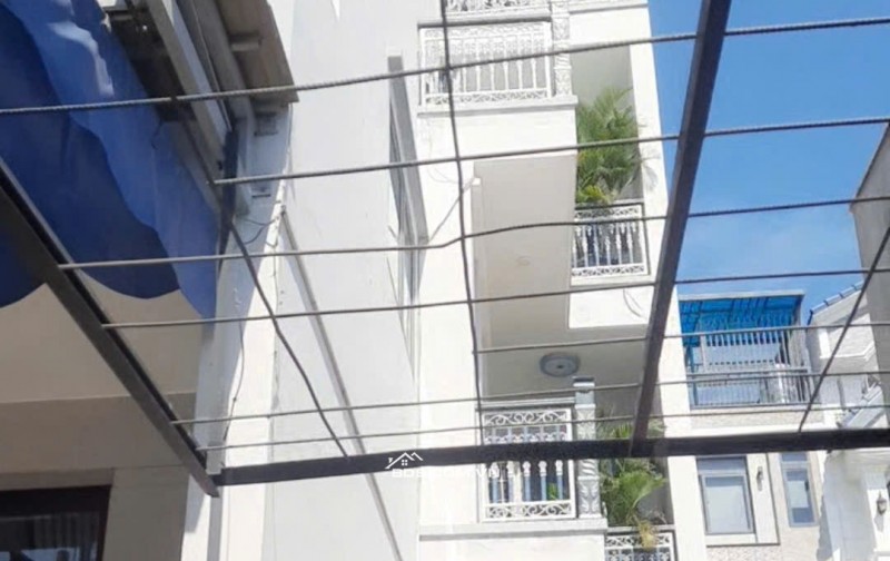 Cần bán gấp nhà đẹp 12tỷ8 quận Bình Tân, 8x22m, sổ đỏ chính chủ, liên hệ gặp anh Dũng