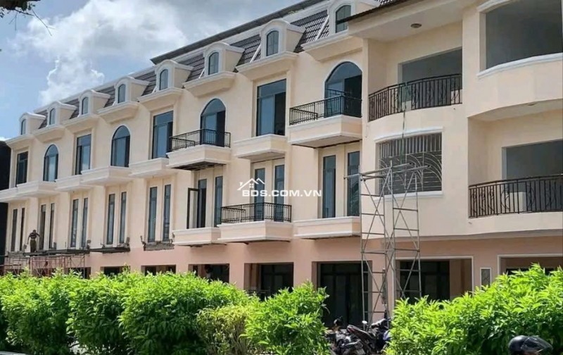 Vạn Phát Velora Đông Cần Thơ (toạ lạc 165 Võ Văn Kiệt, P. Sóc Trăng, TP. Cần Thơ)