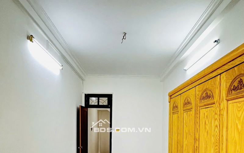 Bán nhà đẹp mặt ngõ thông kinh doanh phố Nguyên Hồng 33m2 4tầng nhỉnh 7 tỷ Ba Đình