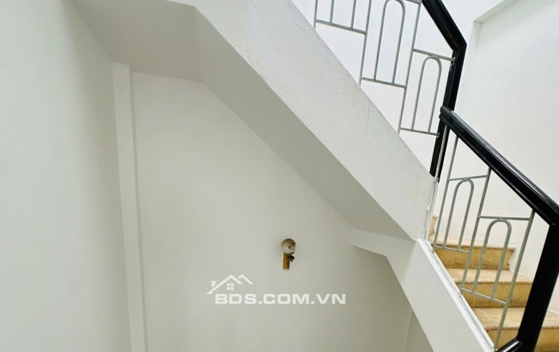 Bán nhà đẹp mặt ngõ thông kinh doanh phố Nguyên Hồng 33m2 4tầng nhỉnh 7 tỷ Ba Đình