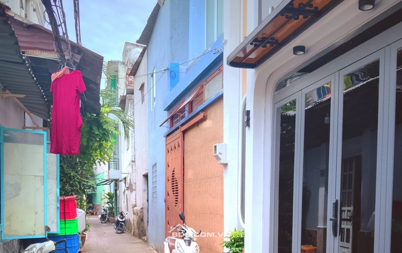 Nhà phố thiết kế hiện đại – sang trọng, phong cách tối giản 1 trệt 1 lầu 3 phòng ngủ gần Phan Xích Long 6.8 tỷ