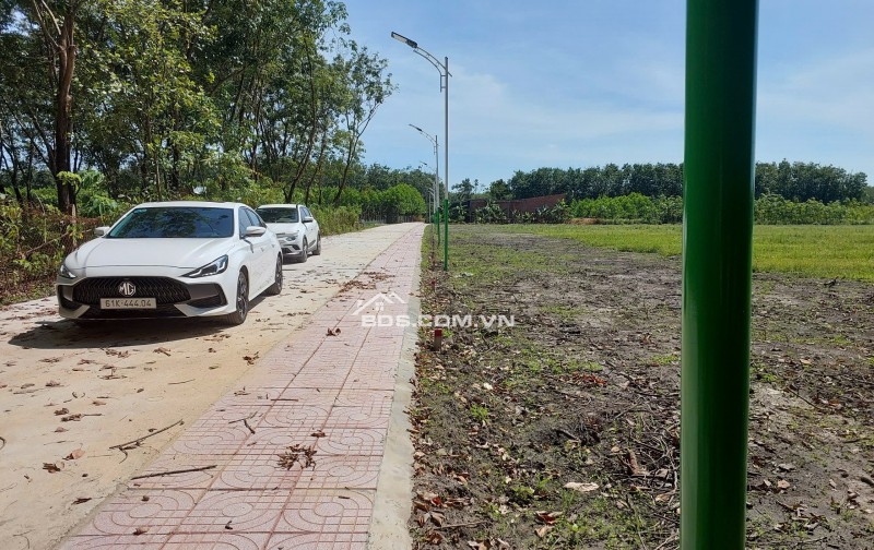 Chính chủ bán đất gần trung tâm Chơn Thành, sổ sẵn, xây dựng tự do