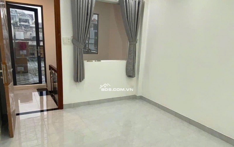 Cho thuê phòng trong nhà nguyên căn ngay Ngã tư hàng xanh