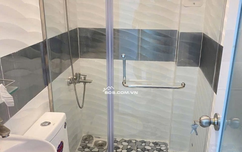 Cho thuê phòng trong nhà nguyên căn ngay Ngã tư hàng xanh