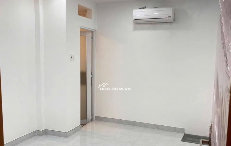 Cho thuê phòng trong nhà nguyên căn ngay Ngã tư hàng xanh