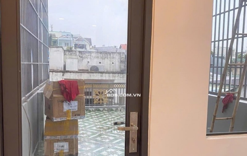 Cho thuê phòng trong nhà nguyên căn ngay Ngã tư hàng xanh