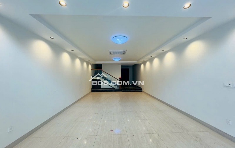 Bán nhà mặt đường tại đằng hải, dt :143m , 4 tầng thang máy giá hơn 9 ty