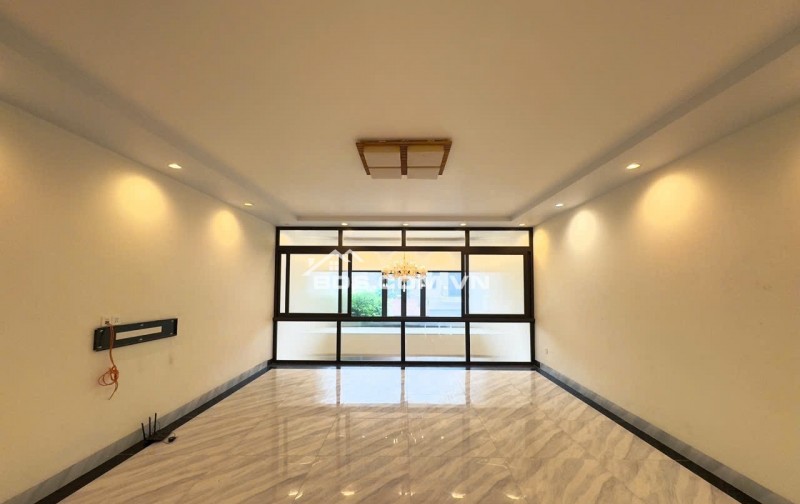 Bán nhà mặt đường tại đằng hải, dt :143m , 4 tầng thang máy giá hơn 9 ty