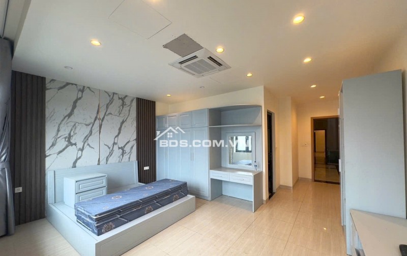 Bán nhà mặt đường tại đằng hải, dt :143m , 4 tầng thang máy giá hơn 9 ty