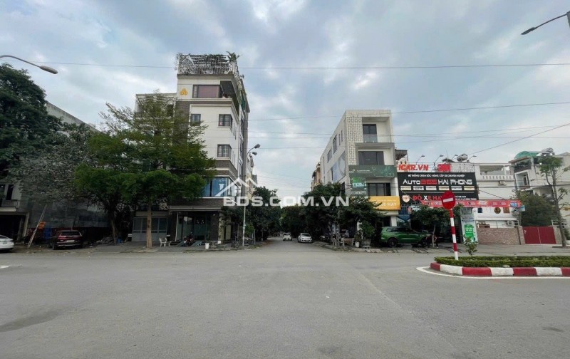 Ba đât loo 9, gần ngay chân cầu vượt big c, tuyến 2 Lê Hồng phong