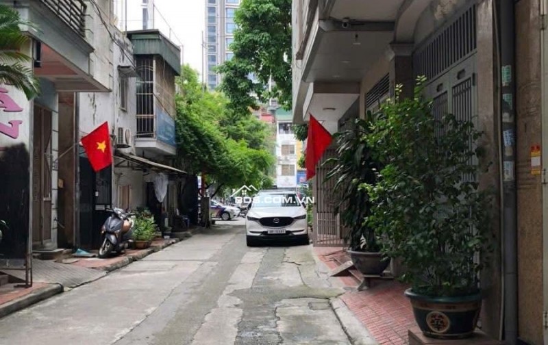 Kim ngưu phân lô ô tô đỗ cửa vào nhà, cách 1 nhà ra mặt phố, xây toà nhà văn phòng dịch vụ