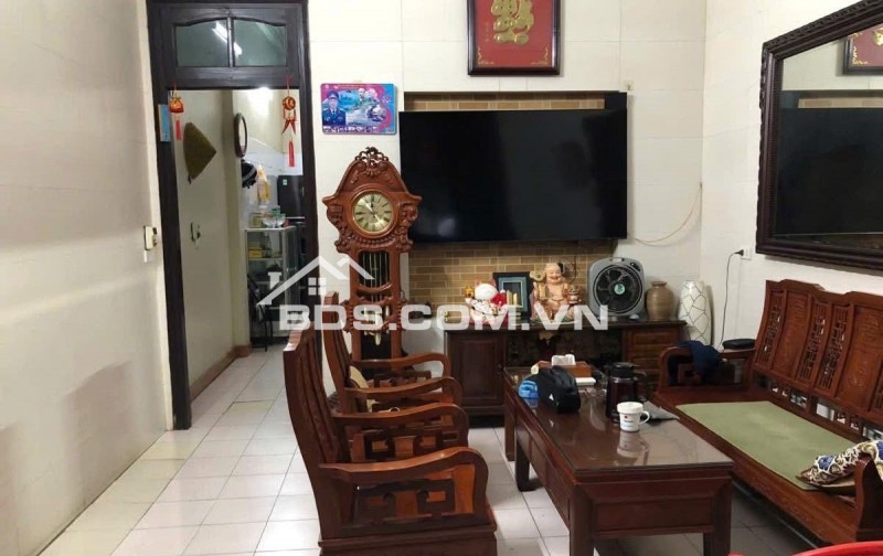 Kim ngưu phân lô ô tô đỗ cửa vào nhà, cách 1 nhà ra mặt phố, xây toà nhà văn phòng dịch vụ
