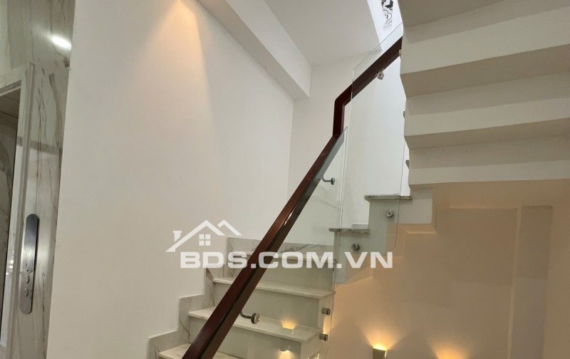 BAN NHA - HXH- Q3 - 36M2 - 5 TẦNG - THANG MÁY XỊN