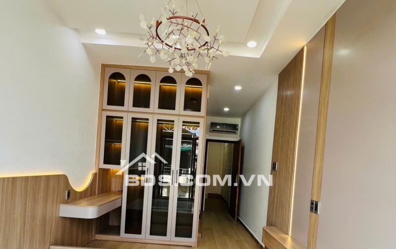 BAN NHA - HXH- Q3 - 36M2 - 5 TẦNG - THANG MÁY XỊN