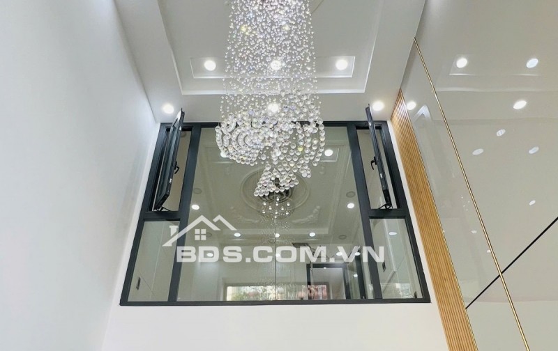 BAN NHA - HXH- Q3 - 36M2 - 5 TẦNG - THANG MÁY XỊN