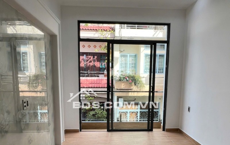BAN NHA - HXH- Q3 - 36M2 - 5 TẦNG - THANG MÁY XỊN
