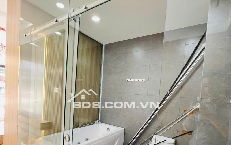 BAN NHA - HXH- Q3 - 36M2 - 5 TẦNG - THANG MÁY XỊN
