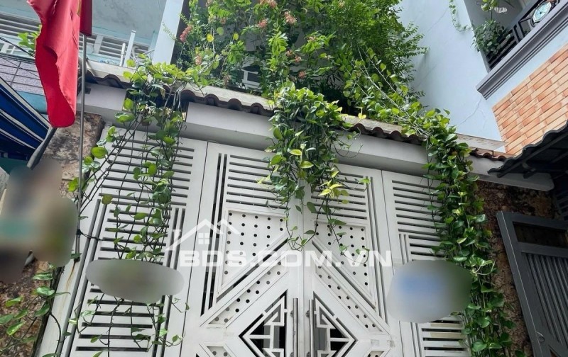 Nhà bán ngay Lạc Long Quân, Diện tích 4 x 15, 4 tầng, 3 phòng mới ở ngay, Giá chỉ nhỉnh 7 tỷ