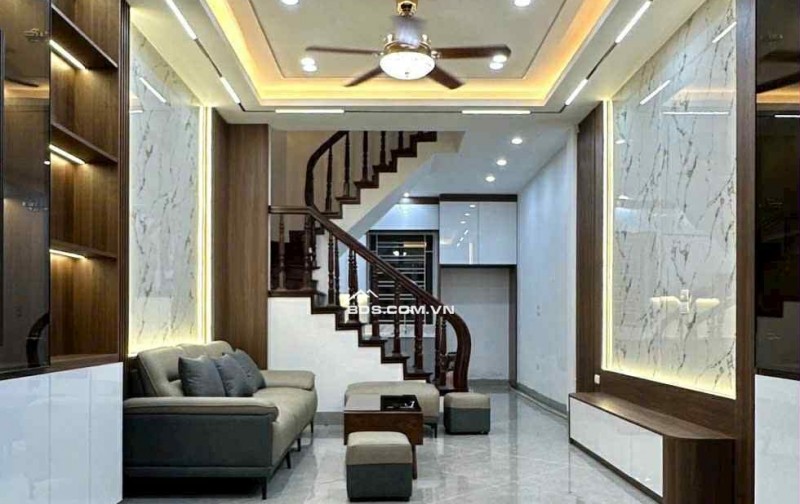 Bán nhà Kim Ngưu, quận Hai Bà Trưng 45m, nhà đẹp công năng đầy đủ, ngõ rộng, thông, gần phố