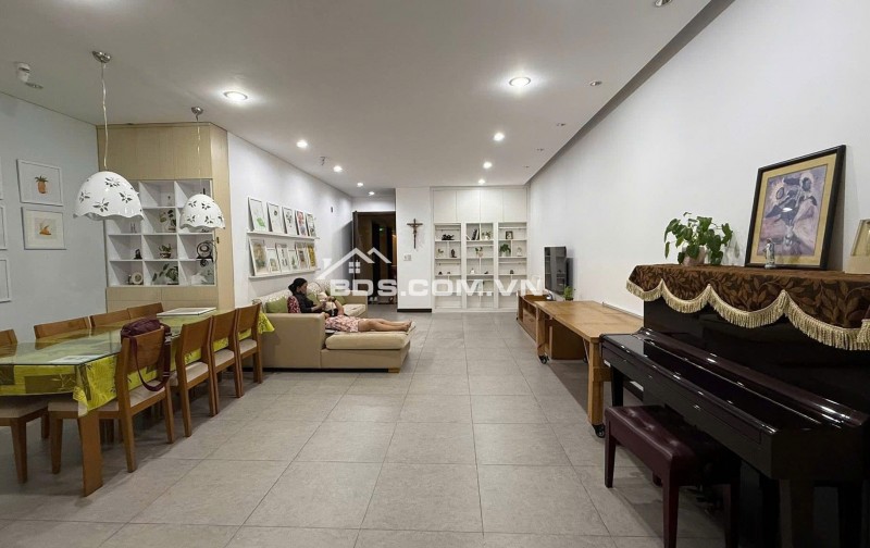 Chung cư Satra Eximland, Phú Nhuận: 3p ngủ, 2wc, NTCB, 22tr/th, 145m2.