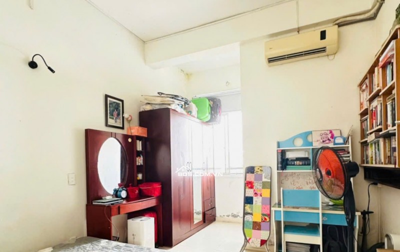 Chung cư Đặng văn Ngữ, PN: 80m2, 2p ngủ, Tolet NT, 12tr/tháng.