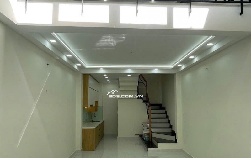 Tân Kỳ Tân Quý xe hơi đậu cửa chỉ cách AEONMall Tân Phú chỉ vài phút.
