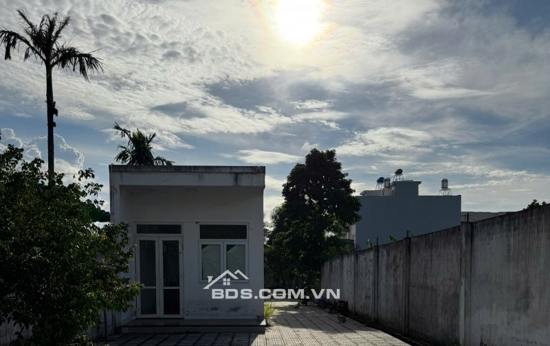 Nhà đất bán - 1650m2 - 245m2 thổ cư - nhà kiên cố - sổ hồng - Củ Chi