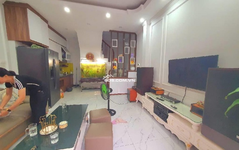 Nhà mới ở ngay Nhổn, MT 4.2m, 6 tầng, 35m2, giá nhỉnh 5 tỷ