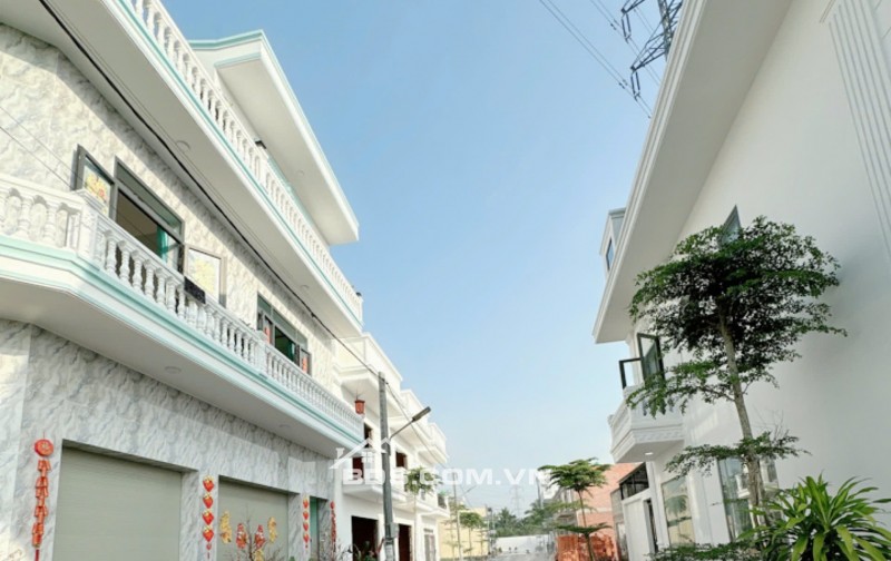 Nhà 1 trệt 1 lầu DTSD:154m2 Thị trấn Tân Hiêp,chủ quyền đầy đủ