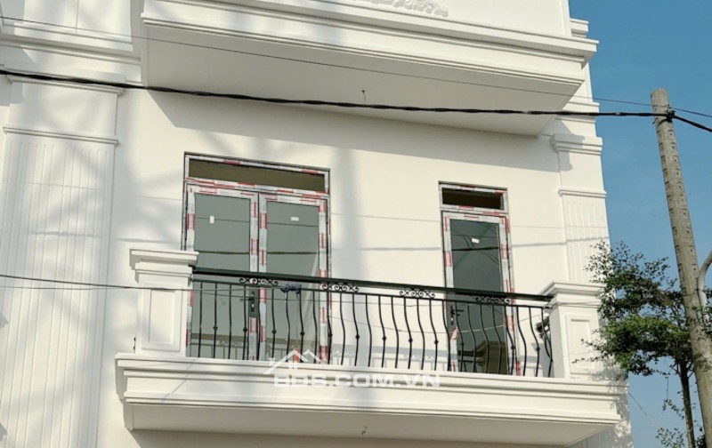 Nhà 1 trệt 1 lầu DTSD:154m2 Thị trấn Tân Hiêp,chủ quyền đầy đủ