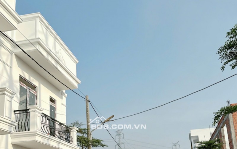 Nhà 1 trệt 1 lầu DTSD:154m2 Thị trấn Tân Hiêp,chủ quyền đầy đủ