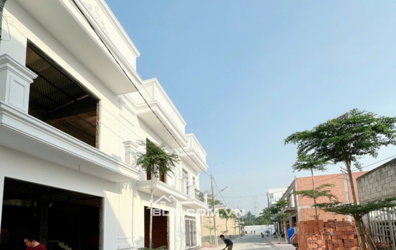 Nhà 1 trệt 1 lầu DTSD:154m2 Thị trấn Tân Hiêp,chủ quyền đầy đủ