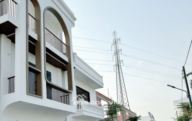 Nhà 1 trệt 1 lầu DTSD:154m2 Thị trấn Tân Hiêp,chủ quyền đầy đủ