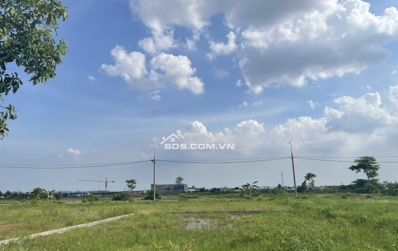 Cần bán lô đất 100m2 đường 20m trục chính từ KCN về THỊ TRẤN TIỀN HẢI , Giá chỉ 2,2x tỷ