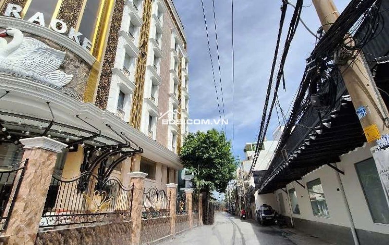 HOT] DUY NHẤT TẠI NGUYỄN THỊ THẬP– NHÀ HẺM THÔNG – ĐƯỜNG XE HƠI ĐẬU TỚI NHÀ  - GIÁP CÁC TRUNG TÂM Q1, Q4, NHÀ BÈ. NHÀ ĐẸP 3 TẦNG  – SÁT MẶT TIỀN – VỊ TRÍ KINH DOANH ĐỈNH – CHÍNH CHỦ – SỔ VUÔNG A4 – CHỈ NHỈNH  7 TỶ