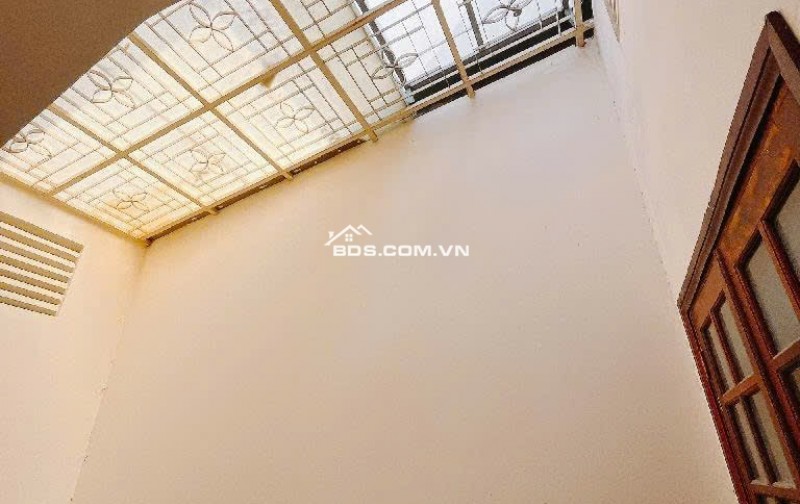 [ HOT] ĐẶC BIỆT TẠI Q7– NHÀ HẺM CÁCH MẶT TIỀN VÀI CĂN – ĐƯỜNG XE HƠI THẲNG TẤP TỚI NHÀ  – GIÁP CÁC Q1, Q4. NHÀ CỰC ĐẸP 4 TẦNG CÓ THỂ VÀO Ở LIỀN  – CHÍNH CHỦ – SỔ HỒNG VUÔNG VỨC – CHỈ HƠN  8 TỶ