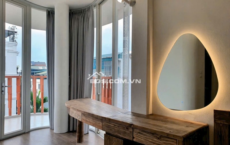 CĂN HỘ THÔNG TẦNG ĐẲNG CẤP – SỐNG NHƯ NGHỈ DƯỠNG NGAY GIỮA LÒNG LONG BIÊN   Chào mừng bạn đến với căn hộ thông tầng 3 phòng ngủ hiện đại tại 462 Ngọc Thụy – chỉ vài bước tới Trường quốc tế Pháp LFAY và KĐT Khai Sơn.