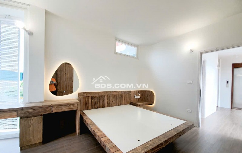 CĂN HỘ THÔNG TẦNG ĐẲNG CẤP – SỐNG NHƯ NGHỈ DƯỠNG NGAY GIỮA LÒNG LONG BIÊN   Chào mừng bạn đến với căn hộ thông tầng 3 phòng ngủ hiện đại tại 462 Ngọc Thụy – chỉ vài bước tới Trường quốc tế Pháp LFAY và KĐT Khai Sơn.