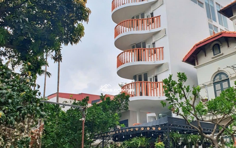 CĂN HỘ THÔNG TẦNG ĐẲNG CẤP – SỐNG NHƯ NGHỈ DƯỠNG NGAY GIỮA LÒNG LONG BIÊN   Chào mừng bạn đến với căn hộ thông tầng 3 phòng ngủ hiện đại tại 462 Ngọc Thụy – chỉ vài bước tới Trường quốc tế Pháp LFAY và KĐT Khai Sơn.