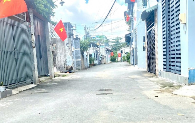 BÁN NHÀ QUẬN 9 - KDC PHƯỚC THIỆN - ĐƯỜNG NHỰA RỘNG OTO NÉ NHAU- 20P RA NGÃ TƯ THỦ ĐỨC - 10P RA LÊ VĂN VIỆT - VÀNH ĐAI 3 THUẬN TIỆN DI CHUYỂN