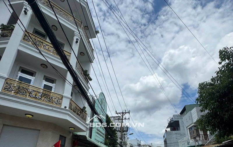 NHÀ HẺM XE HƠI VƯỜN LÀI – TRỆT 2 LẦU + ST – KHU VIP DÂN TRÍ CAO. LH:0908693110.