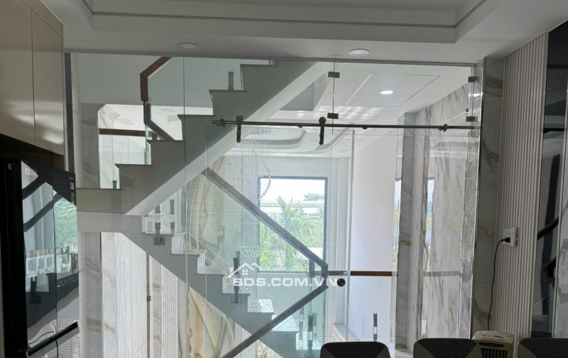 Bán nhà đường Thạnh Xuân 47, Quận 12, 4 tầng + lửng, 4PN, 4WC