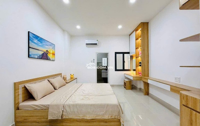  TRUNG TÂM GÒ VẤP - NGAY CÔNG VIÊN LÀNG HOA - 4 TẦNG - 63M² NỞ HẬU - XE HƠI ĐỖ CỬA - NHÀ MỚI FULL NỘI THẤT CAO CẤP.