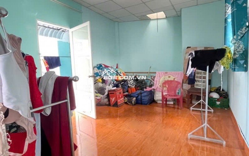 NHÀ BÁN CÁCH MẠNG THÁNG 8, P5- TÂN BÌNH- NGANG 5m- 8.xtỷ