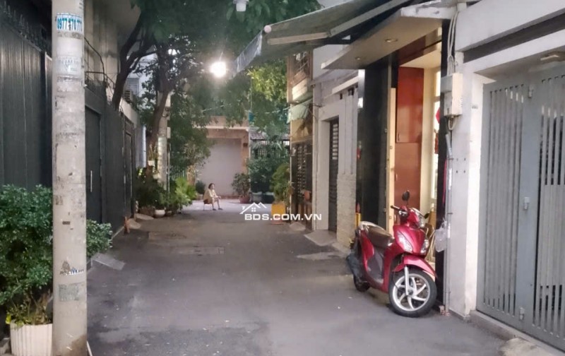 ô tô đậu trước nhà 3,1x12,5m , 4 tầng , giá 10,2 tỷ tl