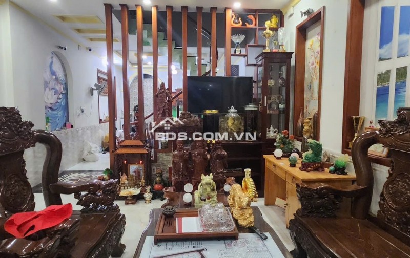 trước mặt KINH DOANH ĐỈNH 5 TẦNG (CÓ HẦM), địa điểm VÀNG TP DĨ AN, 122M², CHỈ 10.8 TỶ TL