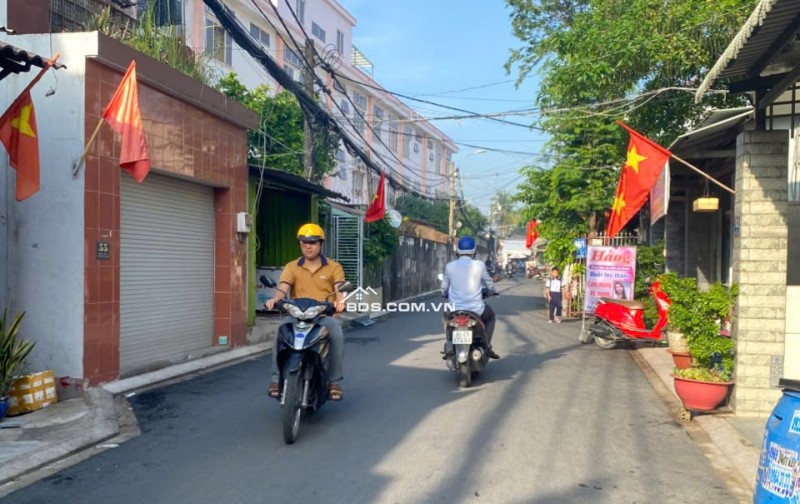 Bán nhà 2 tầng 53m2 Quốc lộ 13 gần UBND phường hiệp bình phước, chỉ 4 tỷ